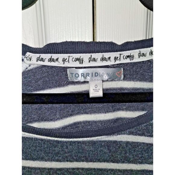 Torrid Lounge 0 Gray/White Striped Fleece Sweatshirt Soft Size 0 Stretchy - Picture 3 of 5